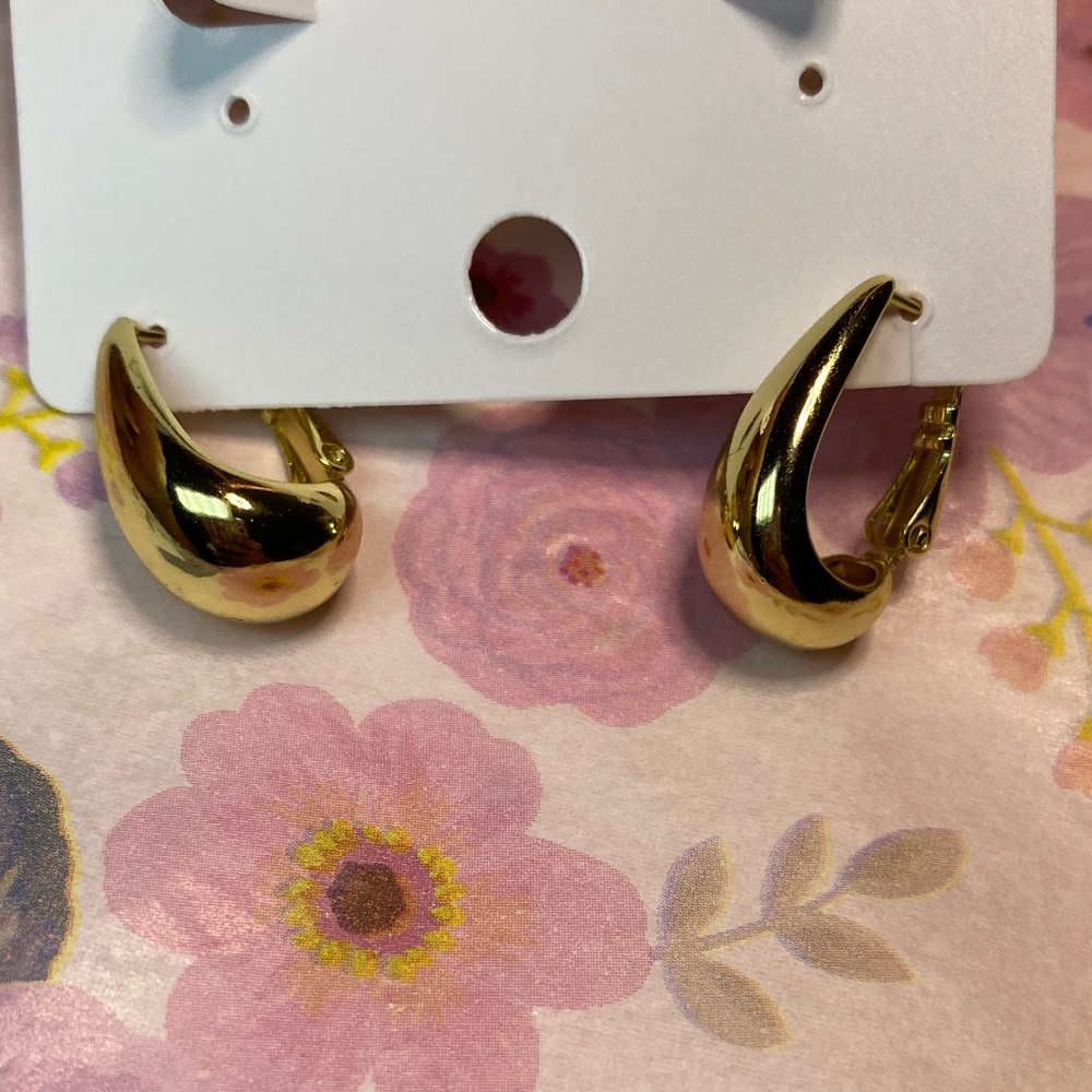 New ✨14-karat gold-plated earrings.✨